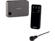 Charger l&#39;image dans la galerie, Un ensemble commutateur HDMI Marmitek gris et télécommande avec câble de connexion.
