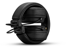 Charger l&#39;image dans la galerie, Casque noir plié, avec une prise dorée.
