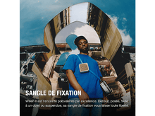 Charger l&#39;image dans la galerie, Un homme portant une chemise bleue et un petit haut-parleur autour du cou.
