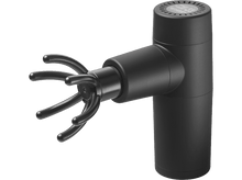 Charger l'image dans la galerie, Pistolet de massage noir, incliné, avec plusieurs accessoires. Fond sombre, photo de produit isolée.
