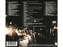 Charger l&#39;image dans la galerie, Pochette d&#39;album avec membres du groupe sur scène. Listes de titres à gauche et à droite.
