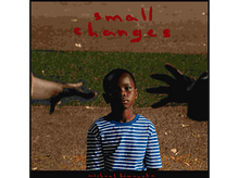 Charger l&#39;image dans la galerie, Pochette d&#39;album. Garçon en chemise rayée, mains tendues vers lui, texte : small changes. Fond marron.
