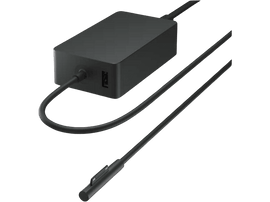 Adaptateur secteur noir avec un câble.