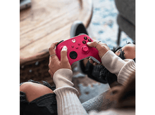 Charger l&#39;image dans la galerie, MICROSOFT Manette sans fil Xbox Series Deep Pink (QAU-00083)
