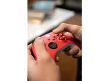 Charger l&#39;image dans la galerie, MICROSOFT Manette sans fil Xbox Series Pulse Red (QAU-00012)
