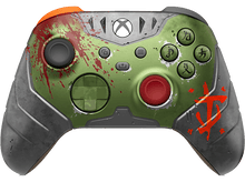 Charger l&#39;image dans la galerie, Une manette Xbox personnalisée avec une base verte, des éclaboussures de sang et le logo de Doom.
