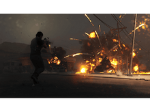 Charger l&#39;image dans la galerie, Homme tirant avec une arme sur une explosion. Fumée et feu visibles, en milieu urbain.
