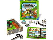 Charger l&#39;image dans la galerie, Une boîte de jeu de société Minecraft, des pièces de jeu et un plateau de jeu, le tout sur une surface blanche.
