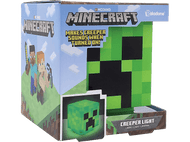 Lumière Creeper Minecraft dans une boîte. Visage vert de Creeper sur la boîte. Personnages à gauche.