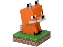 Charger l&#39;image dans la galerie, Une figurine de renard orange pixélisée assise sur une base verte pixélisée.
