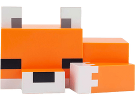 Une figurine de renard Minecraft faite de blocs, orange et blanc, avec une tête carrée.