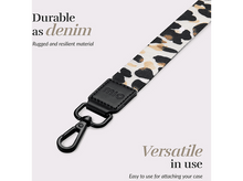 Charger l'image dans la galerie, Lanière avec imprimé léopard, un clip noir et le nom de la marque.
