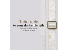 Charger l'image dans la galerie, Une sangle blanche à motif floral avec une boucle dorée, avec du texte en anglais.
