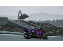 Charger l&#39;image dans la galerie, Une moto violette et rouge fait la course sur une piste. Il y a des tribunes et un grand aigle.
