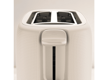 Charger l&#39;image dans la galerie, Grille-pain crème, vue de face, fentes, bouton. Surface texturée.
