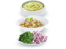 Charger l&#39;image dans la galerie, Trois bols avec des ingrédients: guacamole, salade de pommes de terre avec de la viande et coriandre et oignon rouge hachés.
