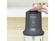 Charger l&#39;image dans la galerie, Une main touche une Moulinex multi moulinette gris foncé sur une surface en bois.
