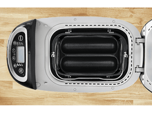 Charger l&#39;image dans la galerie, Intérieur d&#39;une machine à pain ouvert. Deux moules à pain noirs sont visibles. La machine est sur une surface en bois.
