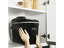 Charger l&#39;image dans la galerie, Une machine à pain noire est placée dans un placard blanc.
