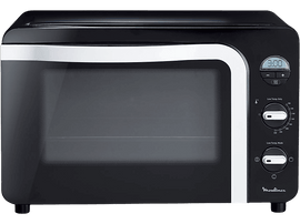 Four Moulinex noir. Vue de face, avec garniture blanche et affichage numérique.