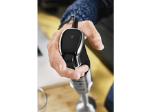 Charger l&#39;image dans la galerie, Main tenant un mixeur plongeant Moulinex noir et argent avec lumière rouge allumée.
