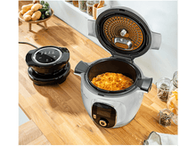 Charger l&#39;image dans la galerie, Un autocuiseur blanc et gris avec de la nourriture à l&#39;intérieur, un petit cuiseur noir à côté.
