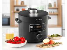 Charger l&#39;image dans la galerie, Autocuiseur Moulinex noir avec tomates, oignon et un verre de liquide.
