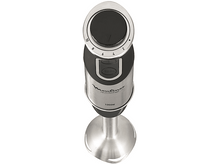 Charger l&#39;image dans la galerie, Vue de dessus d&#39;un mixeur plongeant argenté et noir avec bouton rotatif et bouton turbo.
