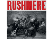 Charger l&#39;image dans la galerie, Une photo en noir et blanc d&#39;un groupe sur une plateforme en bois.
