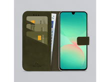 Charger l&#39;image dans la galerie, Un étui de téléphone vert olive avec un téléphone et des cartes, avec un fond gris.
