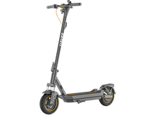 Charger l&#39;image dans la galerie, Une trottinette électrique NAVEE, gris foncé avec des accents jaunes, sur fond blanc.
