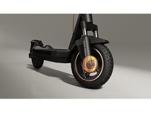 Charger l&#39;image dans la galerie, Un téléviseur Samsung Crystal UHD sur fond noir, vue en angle.
