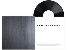 Charger l'image dans la galerie, Pochette de disque et disque vinyle avec étiquette blanche.
