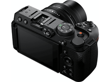 Charger l&#39;image dans la galerie, Un appareil photo Nikon Z 30 noir, vu de dessus. L&#39;écran est ouvert et les boutons sont visibles.
