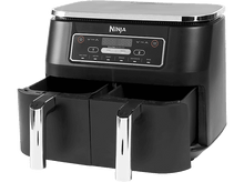 Charger l'image dans la galerie, Friteuse à air Ninja noire avec deux paniers, affichage numérique et poignées argentées.
