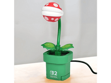 Charger l&#39;image dans la galerie, Lampe Plante Piranha de la Nintendo Switch, dans un pot vert.

