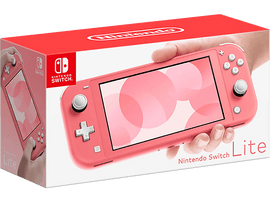 Une Nintendo Switch Lite corail dans une main et une boîte rouge. L