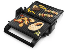 Charger l&#39;image dans la galerie, Gril noir ouvert avec de la nourriture dessus. Steak, crevettes et légumes. Fond blanc.
