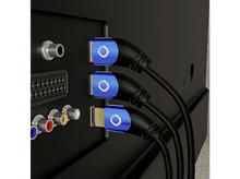 Charger l&#39;image dans la galerie, Arrière du téléviseur avec 3 câbles HDMI noirs, extrémités bleues et argentées. Autres ports visibles.
