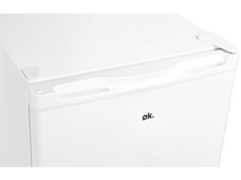 Charger l&#39;image dans la galerie, Mini-réfrigérateur blanc avec poignée et logo ok. Isolé sur fond blanc.

