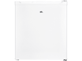 Un mini-réfrigérateur blanc est debout sur fond blanc. Le mot « ok. » est imprimé sur la porte.
