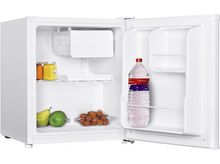 Charger l&#39;image dans la galerie, Mini-réfrigérateur blanc ouvert avec bouteille d&#39;eau, fruits et œufs à l&#39;intérieur. Intérieur blanc.
