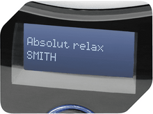Charger l&#39;image dans la galerie, Un écran d&#39;appareil affiche &quot;Absolut. relax&quot; et &quot;SMITH&quot; sur fond bleu foncé.
