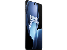 Charger l&#39;image dans la galerie, Un smartphone noir est affiché, avec un écran affichant les mots &#39;Never Settle&#39; sur fond bleu.
