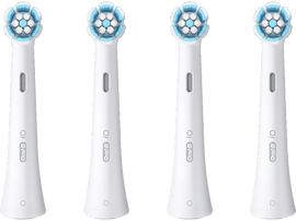 Quatre têtes de brosse à dents blanches avec soies bleues et blanches, alignées horizontalement.