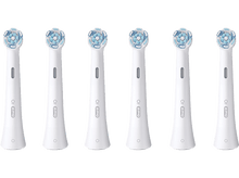 Charger l&#39;image dans la galerie, Six têtes de brosse à dents Oral-B alignées, blanches avec des poils bleus et blancs.
