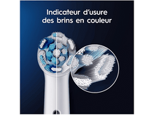 Charger l&#39;image dans la galerie, Gros plan sur une tête de brosse à dents. L&#39;image montre une section avec des brins bleus et blancs.
