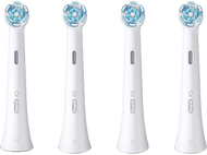 Quatre têtes de brosse à dents Oral-B iO, corps blanc, poils bleus et blancs, sur fond blanc.