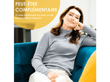 Charger l&#39;image dans la galerie, Femme avec un patch sur la tête sourit. Texte : &#39;PEUT-ÊTRE COMPLÉMENTAIRE&#39;.
