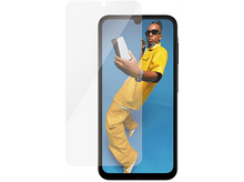 Charger l&#39;image dans la galerie, Homme en tenue jaune et lunettes de soleil tenant un téléphone.
